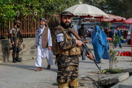 “STATUE KOJE SE OBOŽAVAJU” Talibani naredili da se obezglave lutke u izlozima butika