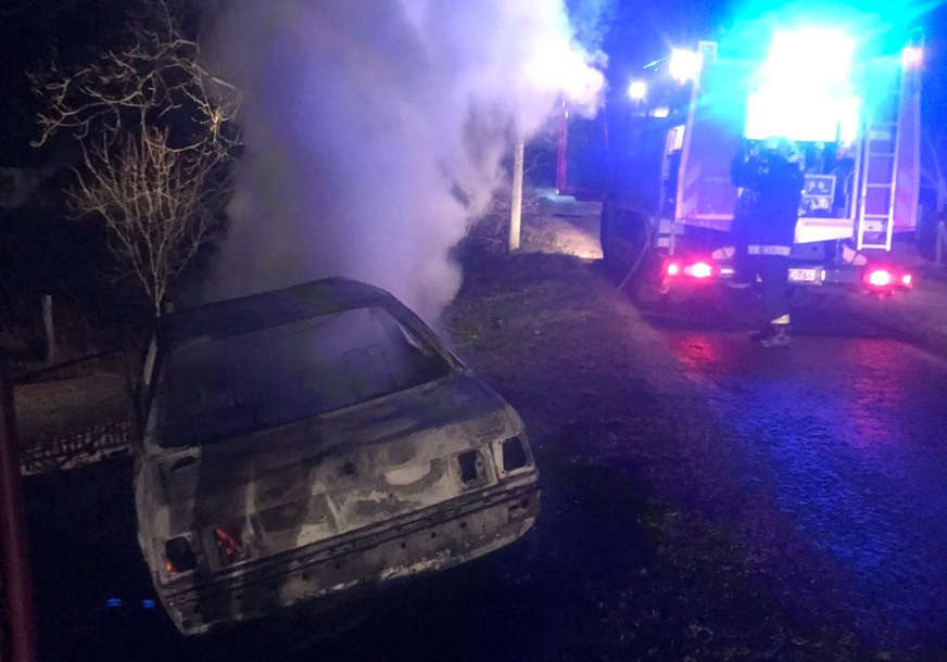 IZGORIO “AUDI”, PLANUO I GOLF Muškarac zapalio automobil policajca u Trebinju