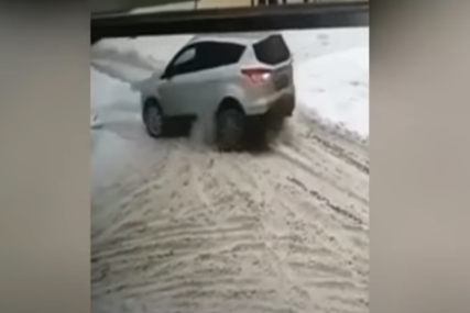 Tvrdi da je nije vidio: Muškarac automobilom PREGAZIO ŽENU DVA PUTA (UZNEMIRUJUĆI VIDEO)