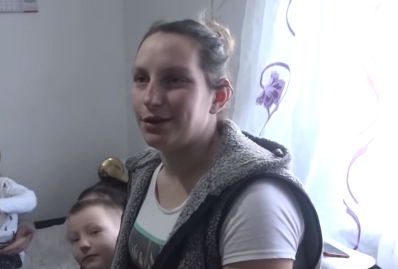 Bojana ima 23 godine i već je po četvrti put majka: Postala je poznata nakon načina na koji se porodila prvi put (VIDEO)