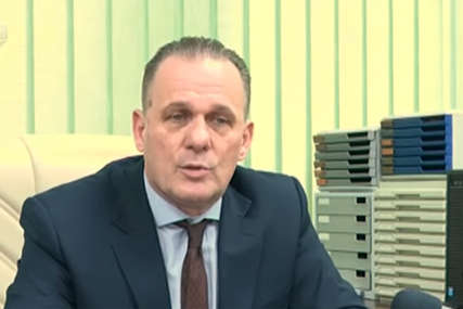 Ministar Pekić osumnjičen za zloupotrebu položaja: Naplaćivao odsustva sa radnog mjesta, savjetniku prepuštao dio poslova