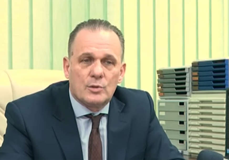 Ministar Pekić osumnjičen za zloupotrebu položaja: Naplaćivao odsustva sa radnog mjesta, savjetniku prepuštao dio poslova