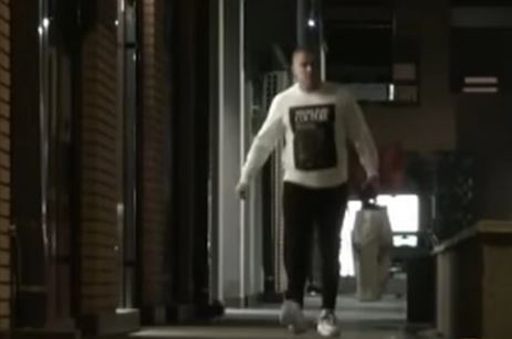 Jedan detalj mnoge zbunio: David Dragojević uhvaćen kako ulazi u zgradu u kojoj živi Ana Korać (VIDEO)