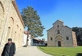 "Krajnje vrijeme da Priština sprovede odluku" EU poručuje da je potrebno upisati zemljište na manastir Visoki Dečani