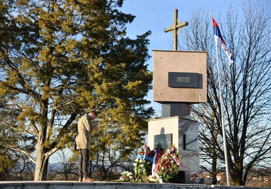 Po povratku sa službenog puta: Stanivuković položio cvijeće na Spomen-kosturnicu u Drakuliću