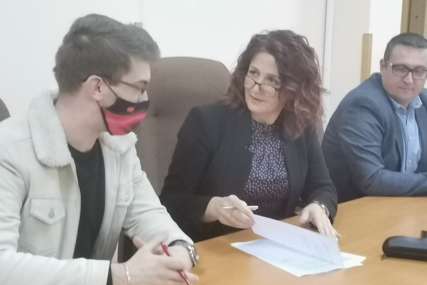 Za stipendije 240.000KM: U Gradiški potpisano 140 ugovora sa studentima (FOTO)