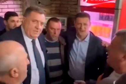 "Da se braća Srbi slože" Dodik ponovo zapjevao, ovaj put sa mještanima Bronzanog Majdana (VIDEO)
