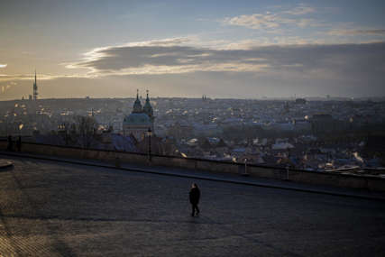 PRESTAJU SA IZDAVANJEM VIZA Prag zatvara svoje i ruske konzulate