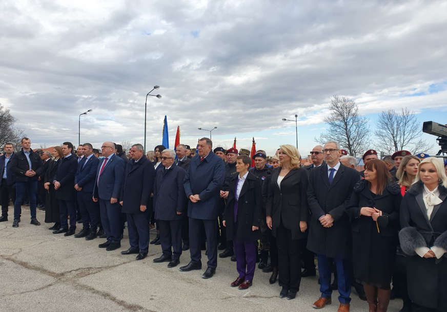 Najviši zvaničnici Srbije i Srpske u Orašcu: Počela ceremonija obilježavanja Dana državnosti (FOTO)