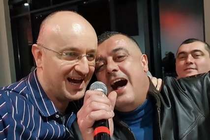 Uspjeh stranke proslavio uz pjesmu: Mazalica uzeo mikrofon u ruke i zapjevao (VIDEO)