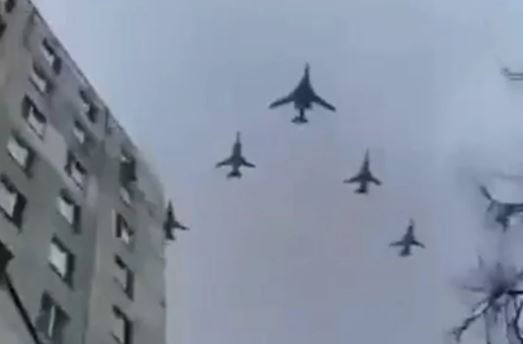Novi zastrašujući prizori nad Ukrajinom: Ruski bombarderi nadlijeću, odzvanjaju SIRENE ZA UZBUNU (VIDEO)