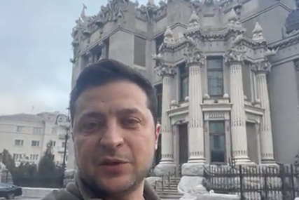 "Nećemo položiti oružje, BRANIĆEMO SVOJU DRŽAVU" Zelenski poslao dramatičnu poruku iz centra Kijeva (VIDEO)