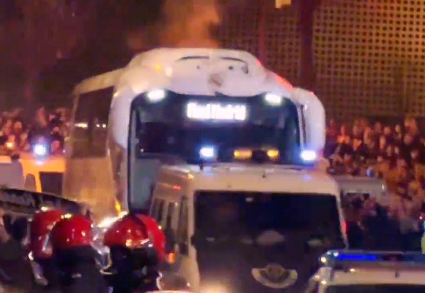 INCIDENT PRED MEČ Gađan autobus u kojem su bili igrači Reala (VIDEO)