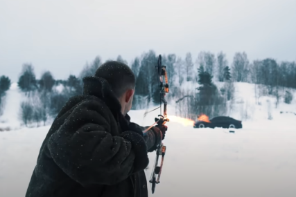 UNIŠTIO SKUPOCJENI AUTOMOBIL Ruski vloger zapalio vozilo vatrenom strijelom (VIDEO)