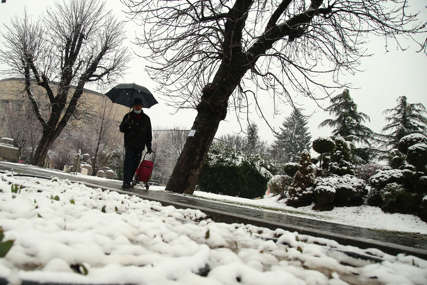 Zimska služba na terenu: Ulice u prigradskim naseljima uglavnom pune ugaženog snijega (FOTO)