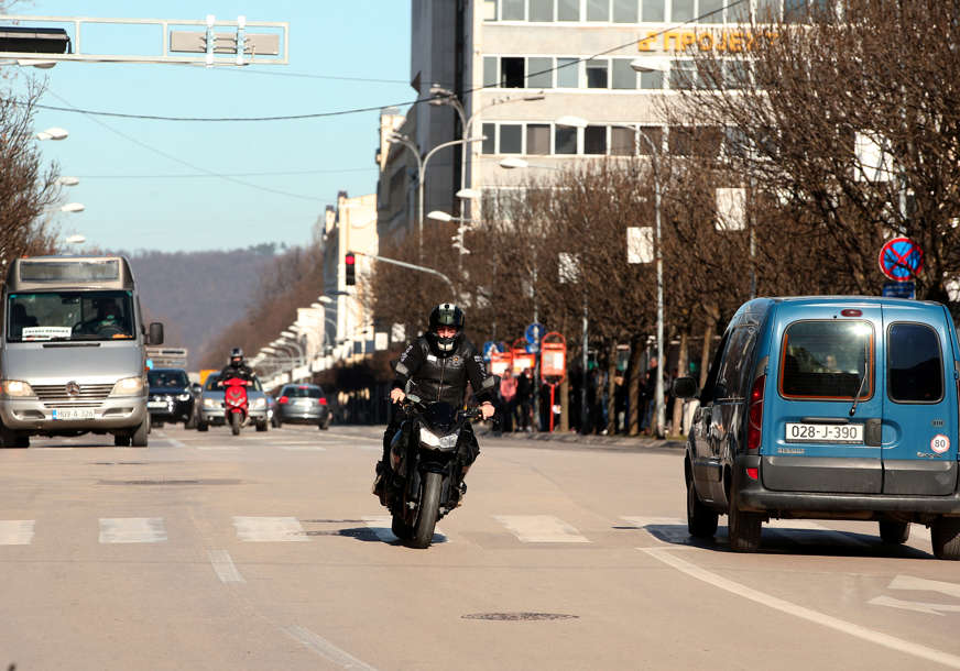 "Ključ u bravu, a kaciga na glavu" Defile motociklista u Banjaluci, učesnicima u saobraćaju poslali jasne poruke