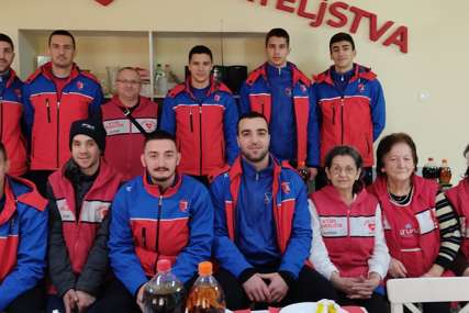 Sportisti u humanoj misiji: Rukometaši Borca m:tel podržali rad javne kuhinje  "Mozaika prijateljstva" (FOTO)