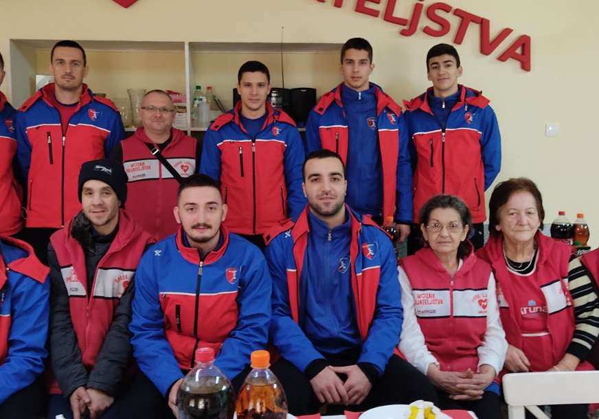 Sportisti u humanoj misiji: Rukometaši Borca m:tel podržali rad javne kuhinje  "Mozaika prijateljstva" (FOTO)