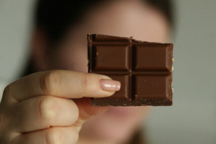 Tri moguća razloga: Evo zašto vam se često jedu slatkiši