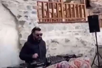 Di džejevi nastupili u manastiru: Skandalozna reklama u Turskoj, ruski zvaničnici traže kaznu (VIDEO)