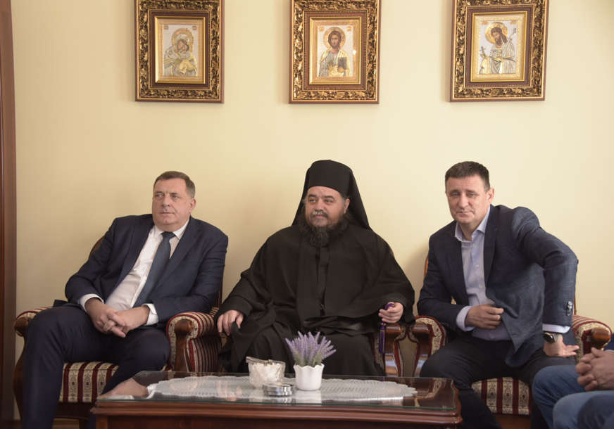 Dodik posjetio Gomionicu “Manastiru 200.000 KM za okončanje građevinskih radova” (FOTO)