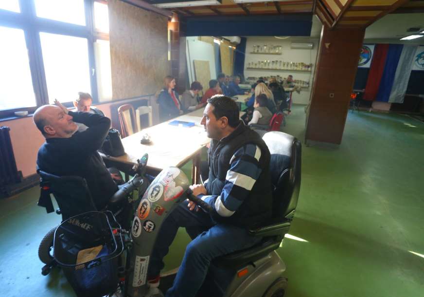 Nakon upozorenja, generalni štrajk: U Centru za rehabilitaciju i zapošljavanje invalida traže isplatu plata i uplaćene doprinose (FOTO)