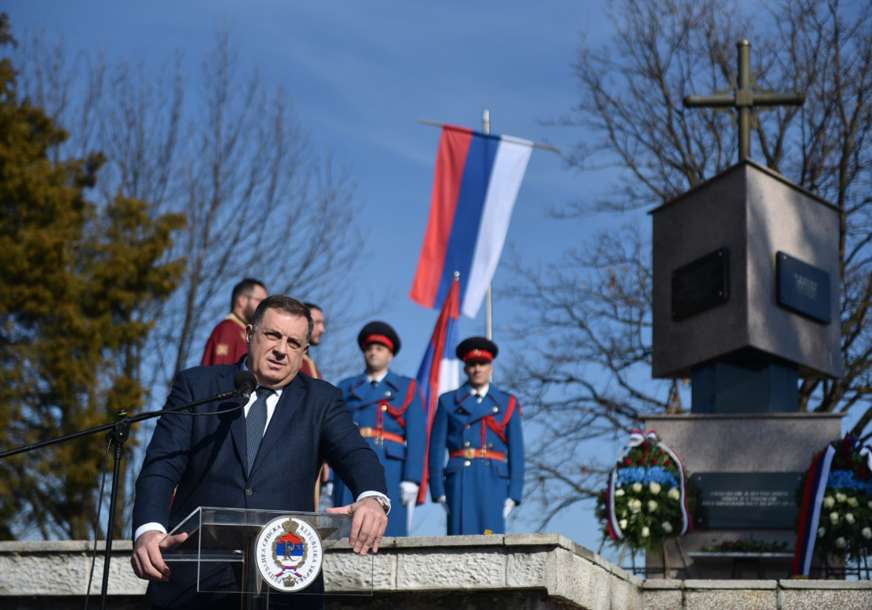 U Drakuliću služen pomen i položeni vijenci: Odata počast ubijenim Srbima (FOTO)