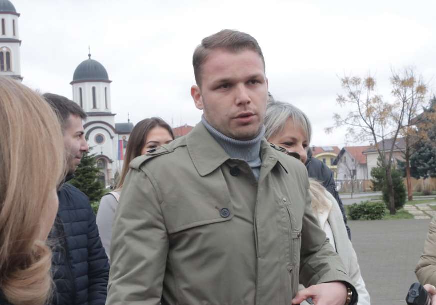 “OVO MORA DA SE ISPITA” Stanivuković poručio da će utvrditi ko je kriv za propust na biračkom mjestu (FOTO)