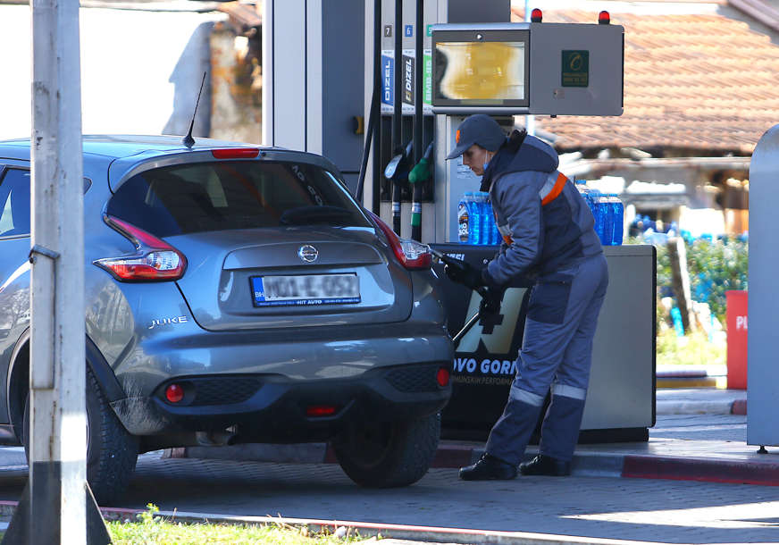 Najmudriji kada je najteže: Slovaci kradu mađarske tablice zbog jeftinijeg goriva