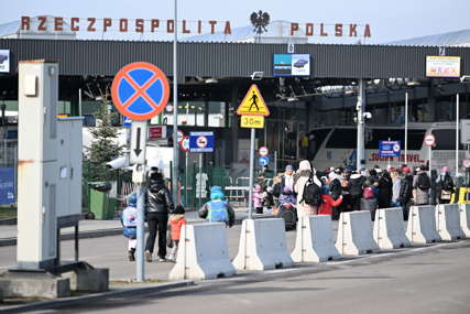 OKO 100.000 UKRAJINACA UŠLO U POLJSKU Zatvorene saobraćajne trake kako bi se dozvolio prolazak pješaka (FOTO)