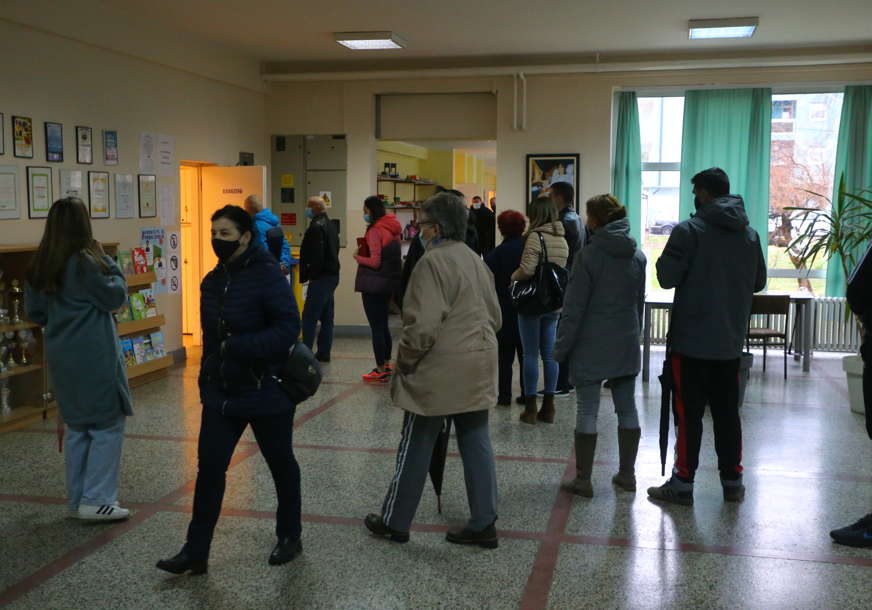 (FOTO) Predsjednička kampanja, žestoki govori: Izbori za savjete MZ u Banjaluci prije 4 godine bili pravi HIT, danas ih svi zaboravili