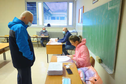 Ovaj put izbori uspjeli: Za članove Savjeta MZ Šimići do sada glasala 32 birača