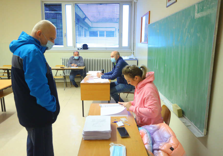 Ovaj put izbori uspjeli: Za članove Savjeta MZ Šimići do sada glasala 32 birača