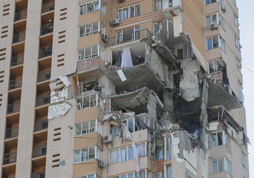 ŽESTOKE BORBE U KIJEVU Objavljen video pogođene stambene zgrade (FOTO,VIDEO)