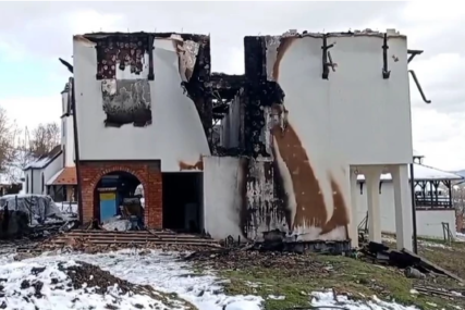 Nadaju se pomoći dobrih ljudi: Vatra uništila konak manastira Svete Trojice, ostali samo GOLI ZIDOVI (FOTO)