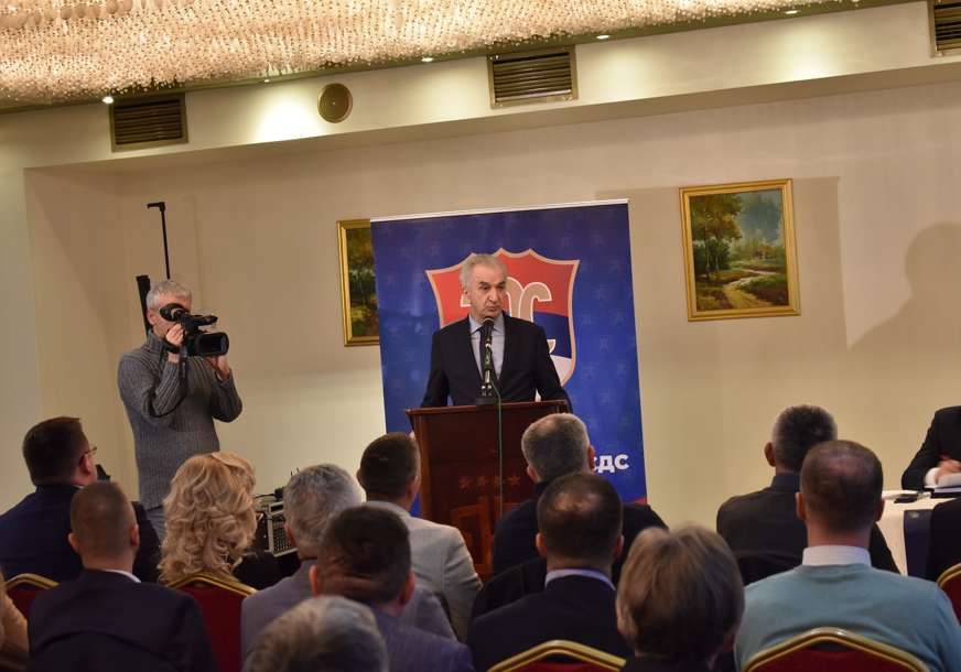 "Ekonomska, politička i moralna kriza" Šarović  poručio da SDS ima rješenje za oporavak Srpske (FOTO)