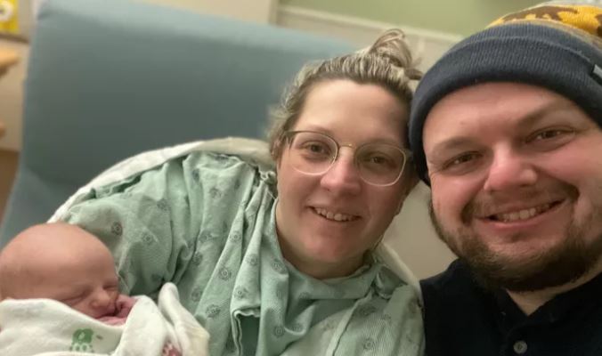 "Ova beba je čudo za koje nismo znali da postoji" Žena saznala da je trudna i porodila se u razmaku od DESET SATI