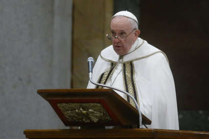 Papa Franjo o sukobu u Ukrajini "Čovječanstvo treba da se oslobodi INSTINKTA ZA SAMOUNIŠTENJE"
