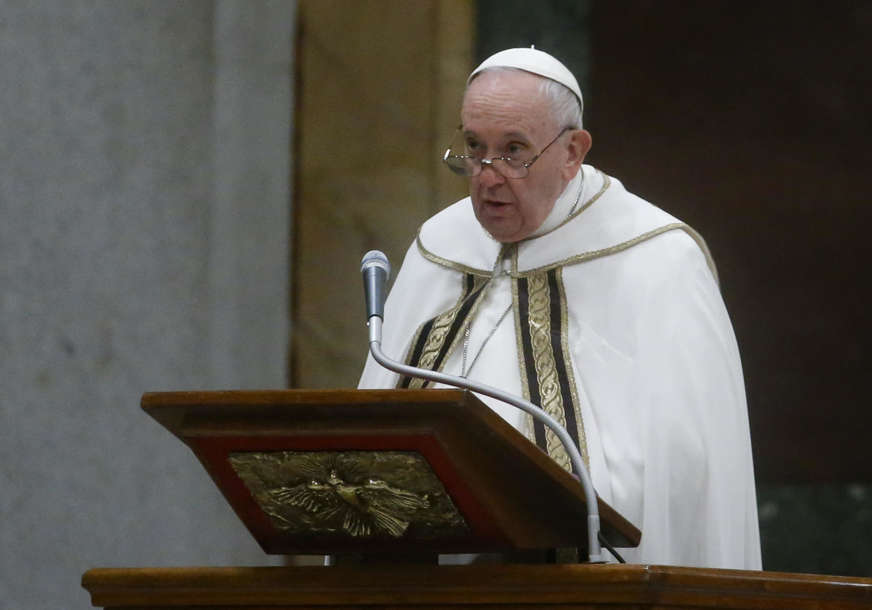 Papa Franjo o sukobu u Ukrajini "Čovječanstvo treba da se oslobodi INSTINKTA ZA SAMOUNIŠTENJE"