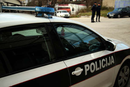 PRONAĐENA DROGA I ORUŽJE Policija u Sarajevu uhapsila mladića