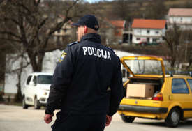 Kosom za košenje trave POVRIJEDIO POLICAJCA: Novi detalji napada na policiju u Gračanici