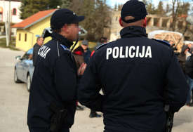 Uhapšen bračni par u Mostaru: Dilovali drogu, pretresom stana pronađeni HEROIN, MARIHUANA, TE TABLETE