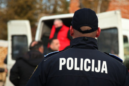 PRONAĐENA 4 PAKOVANJA DROGE Policijska akcija u Lukavcu, uhapšena žena