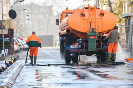 POVOLJNI VREMENSKI USLOVI Počelo pranje ulica i čišćenje grada (FOTO)