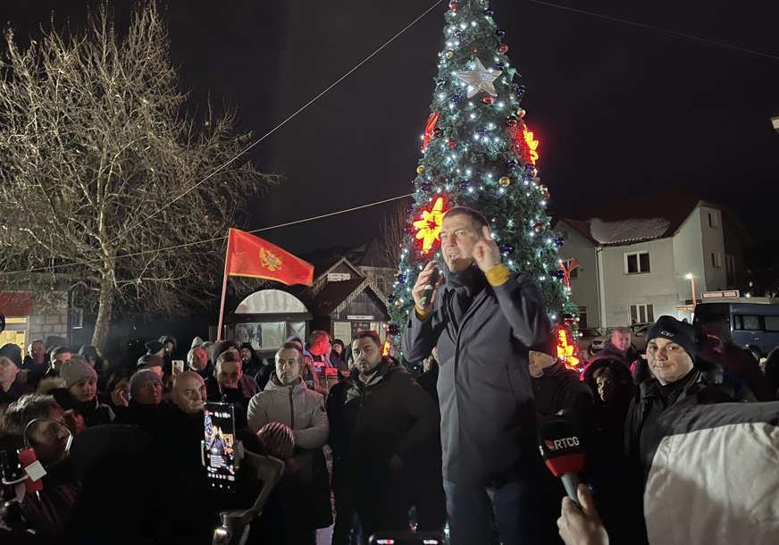"Odbranićemo narodno volju i pobijedićemo" Poruka Bečića sa protesta u Kolašinu
