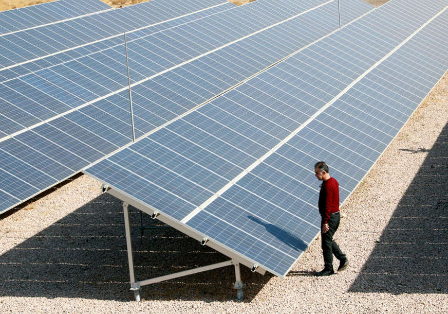 UPOTREBA OBNOVLJIVIH IZVORA ENERGIJE Maksimalno pojednostavljena procedura za instalaciju solarnih panela u Srpskoj