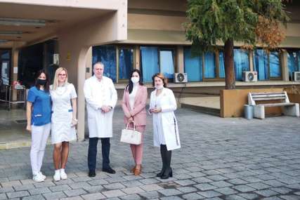 Ministarka Sonja Davidović posjetila UKC: Donacija za liječenje oboljelih mališana od malignih bolesti