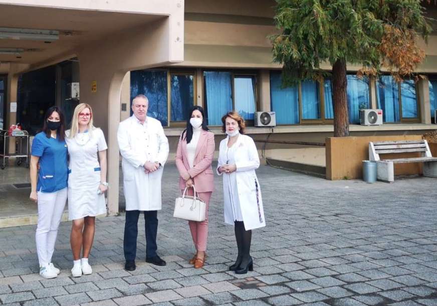 Ministarka Sonja Davidović posjetila UKC: Donacija za liječenje oboljelih mališana od malignih bolesti