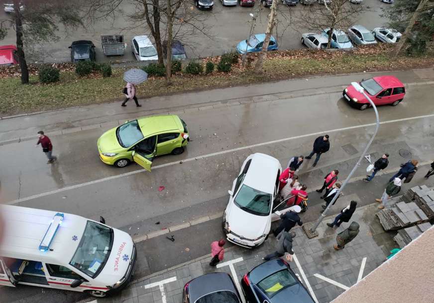 NESREĆA U BANJALUCI U sudaru dva automobila povrijeđena žena (FOTO)