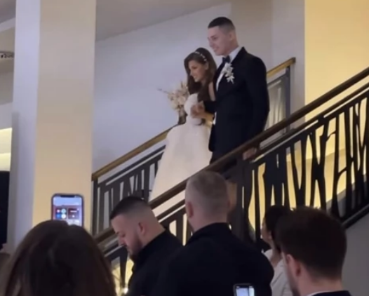 Oženio se učesnik "Zvezda Granda": Prvi ples, na svadbi u Leskovcu doveo sve do suza (FOTO)